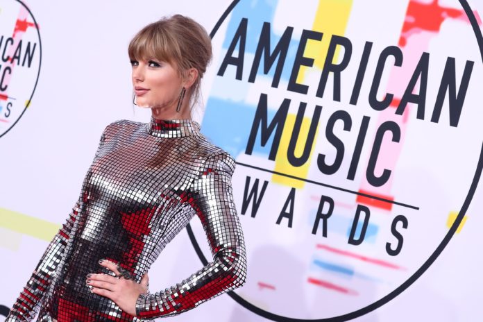 Taylor Swift at the American Music Awards