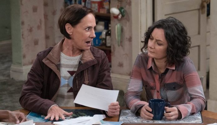 Sara Gilbert and Laurie Metcalf in 