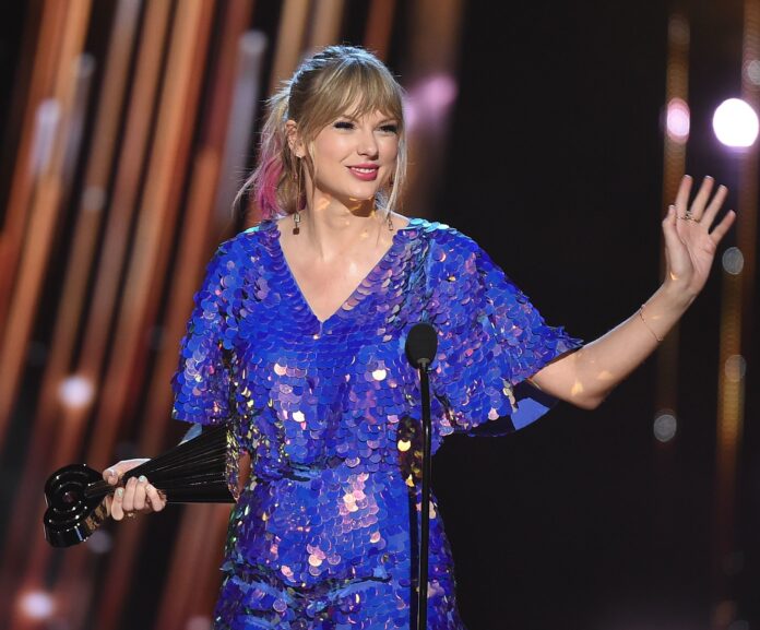 Taylor Swift at the iHeartRadio Music Awards in 2019
