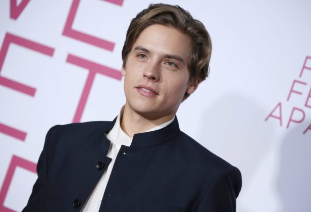 Dylan Sprouse To Return To Tv In Mindy Kalings Project Everydaykoala