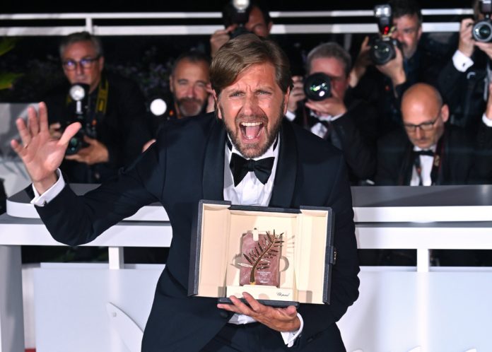 Ruben Östlund with the Palme d'Or for 