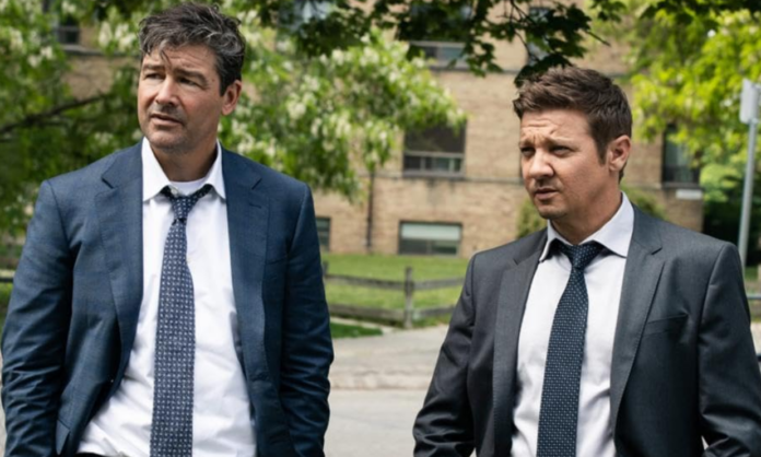 Kyle Chandler and Jeremy Renner in 